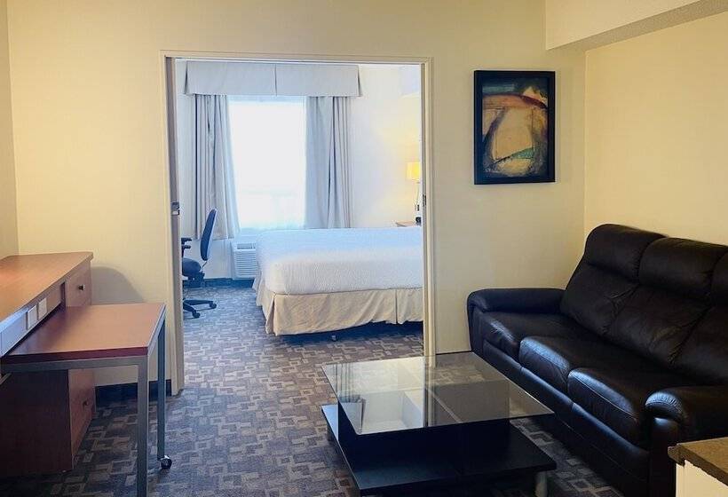 带大床的套房, Days Inn By Wyndham Grande Prairie