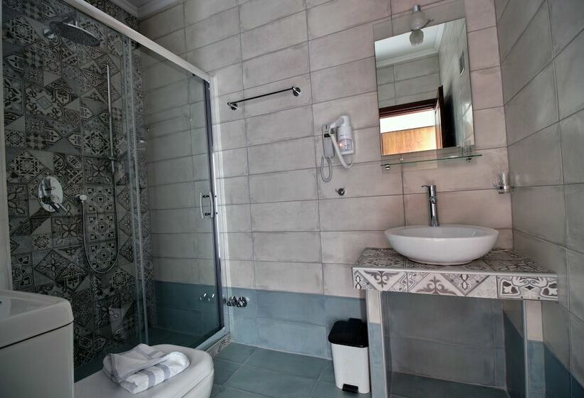 Quarto Estandar, Geranion Village