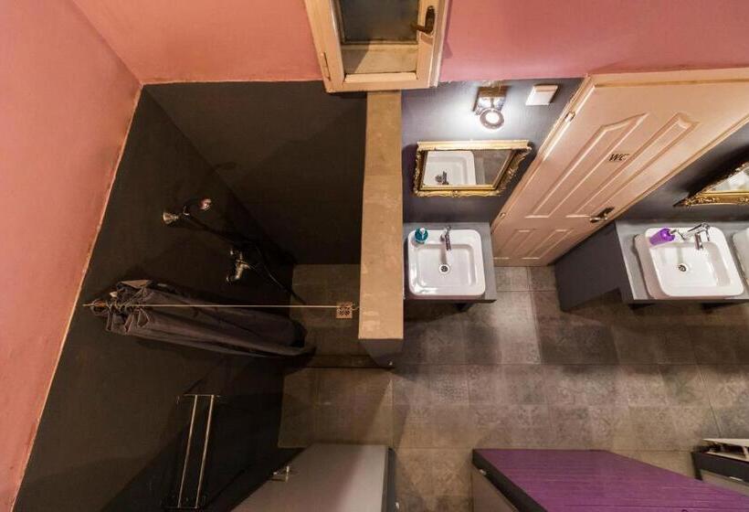 공동 객실, Baroque Hostel & Coworking