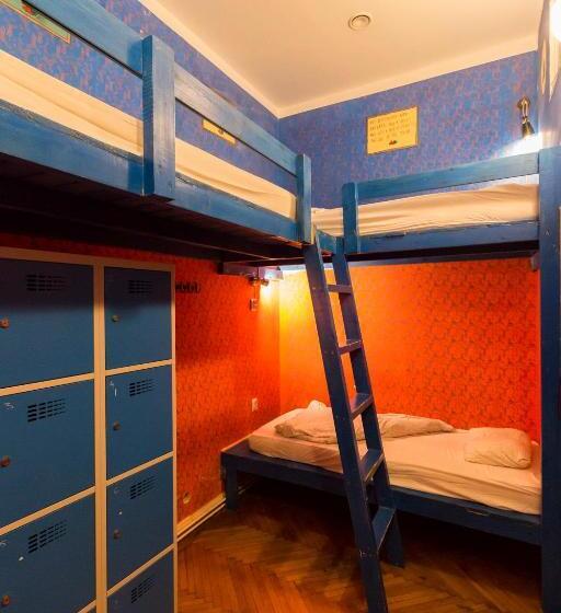 سرير فى غرفة مشتركه, Baroque Hostel & Coworking