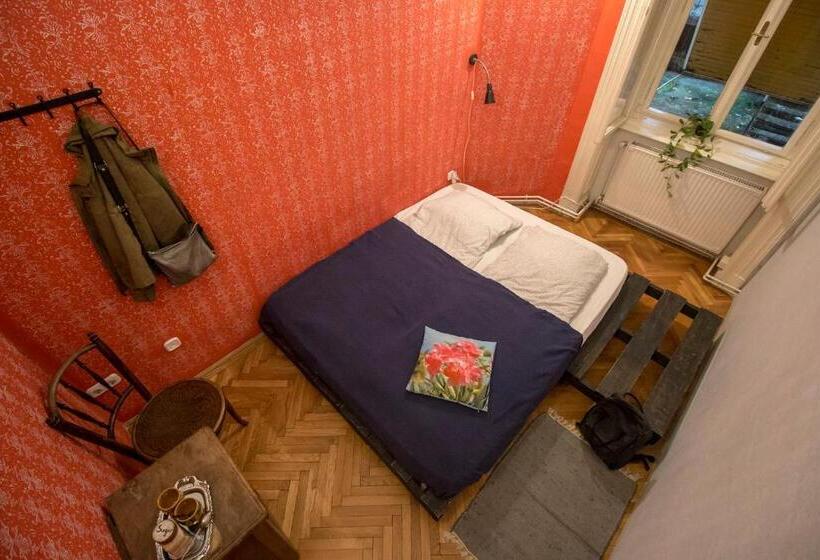 스탠다드 룸 공동 욕실, Baroque Hostel & Coworking
