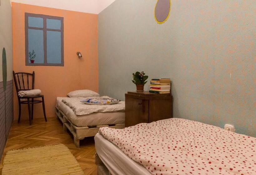 이코노미 룸 공용욕실, Baroque Hostel & Coworking