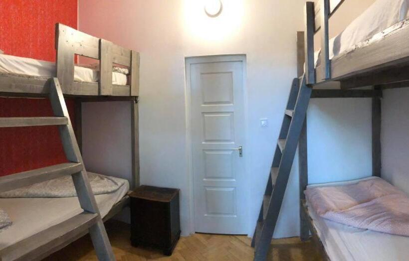공동 객실, Baroque Hostel & Coworking