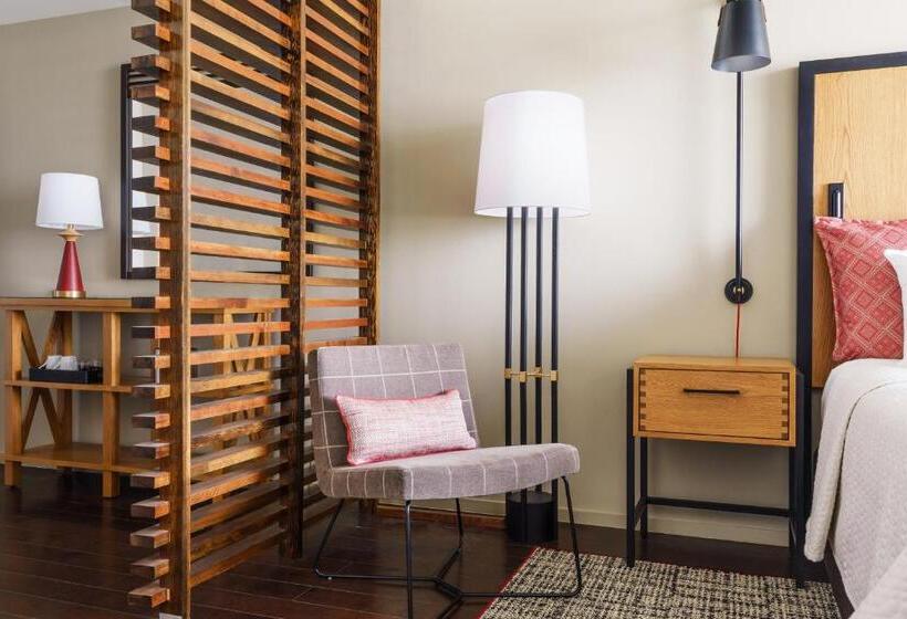 이그제큐티브 룸 킹사이즈 침대, Indigo Athens   University Area, An Ihg