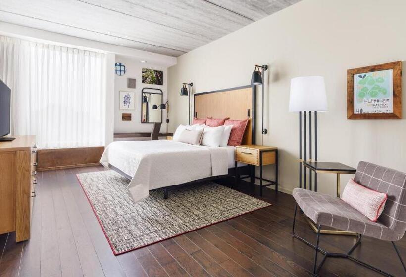 장애인을 위한 킹사이즈 침대 스탠다드 룸, Indigo Athens   University Area, An Ihg