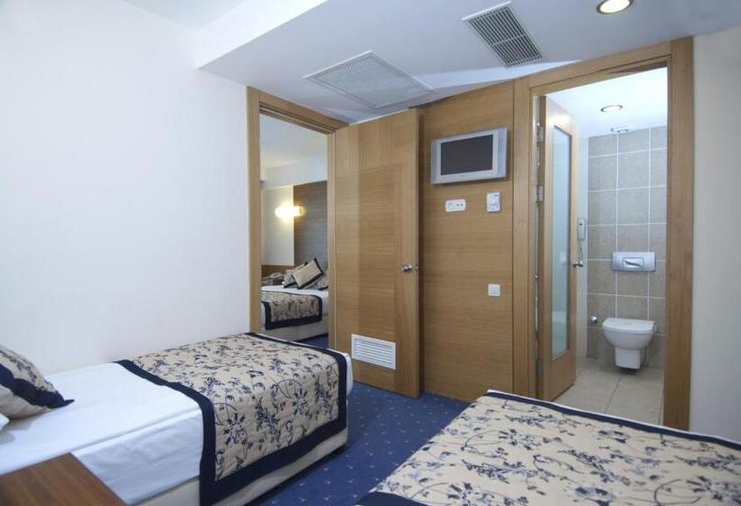 سوییت جونیور, Trendy Side Beach Adults Only
