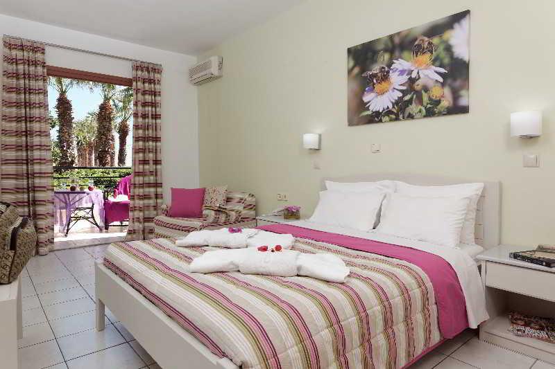 דירת חדר, Latania Apartments