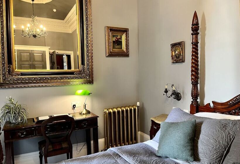 اتاق سوپریور با تخت بزرگ, The Alamo Guest House