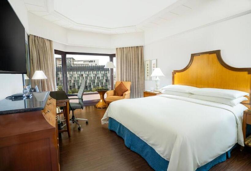 带大床的行政房间, Hyderabad Marriott Hotel & Convention Centre