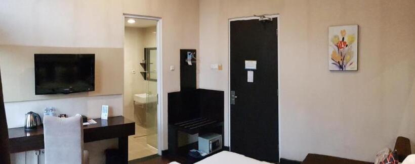 Номер Deluxe с Балконом, Vio Hotel Cimanuk Bandung