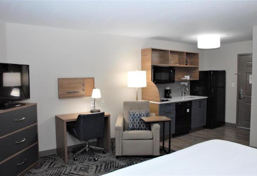 キングサイズベッドのスイートルーム, Candlewood Suites Tallahassee, An Ihg