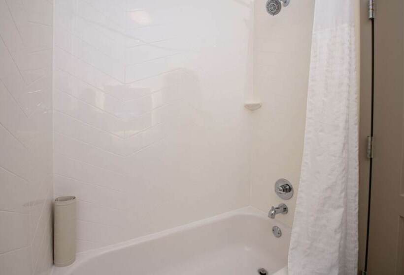 スイート, Comfort Suites Oil Center