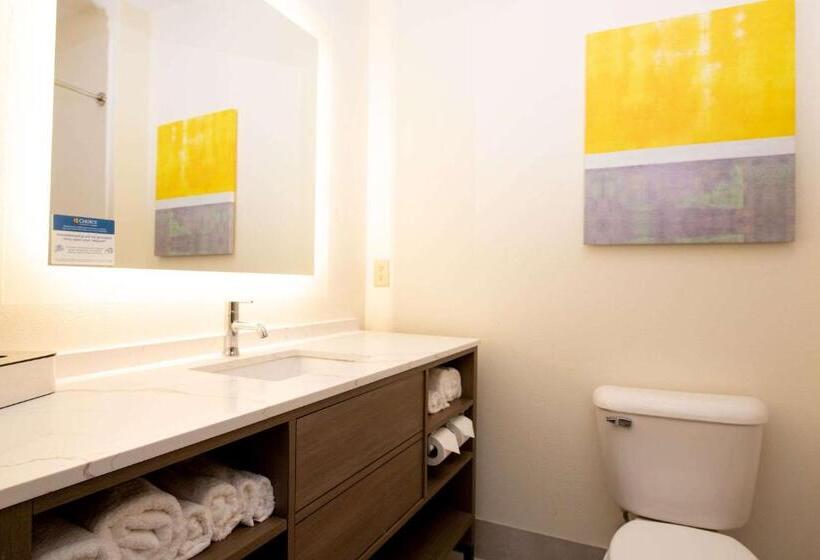 キングサイズベッドのスイートルーム, Comfort Suites Oil Center
