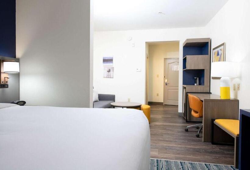 장애인을 위한 킹사이즈 침대 스탠다드 룸, Comfort Suites Oil Center