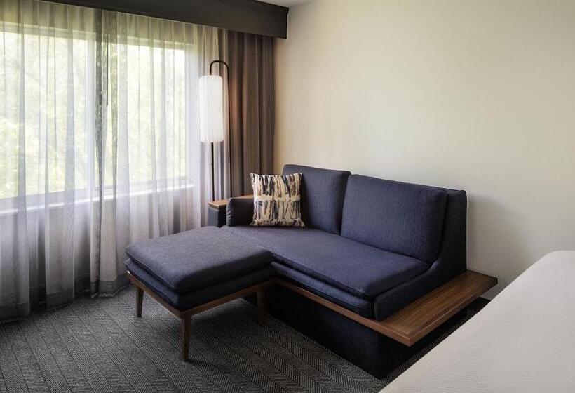 장애인을 위한 킹사이즈 침대 스탠다드 룸, Courtyard Edison Woodbridge