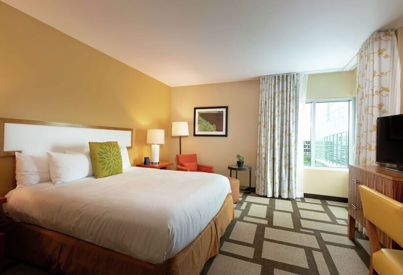 Люкс, Embassy Suites Houston Downtown