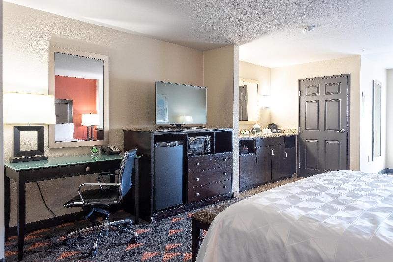 스위트 킹사이즈 침대, Holiday Inn Oceanside Marina Camp Pendleton, An Ihg
