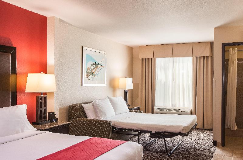 스위트 킹사이즈 침대, Holiday Inn Oceanside Marina Camp Pendleton, An Ihg