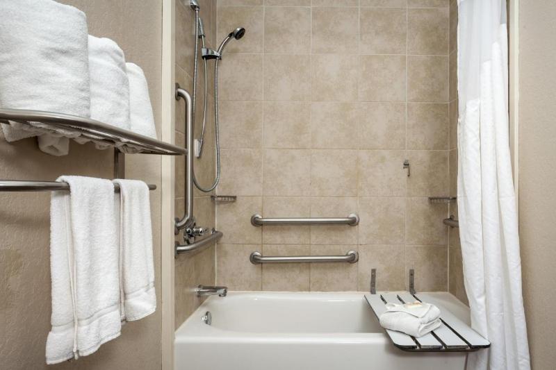 带大床的套房, Holiday Inn San Antonio Northwest  Seaworld Area, An Ihg