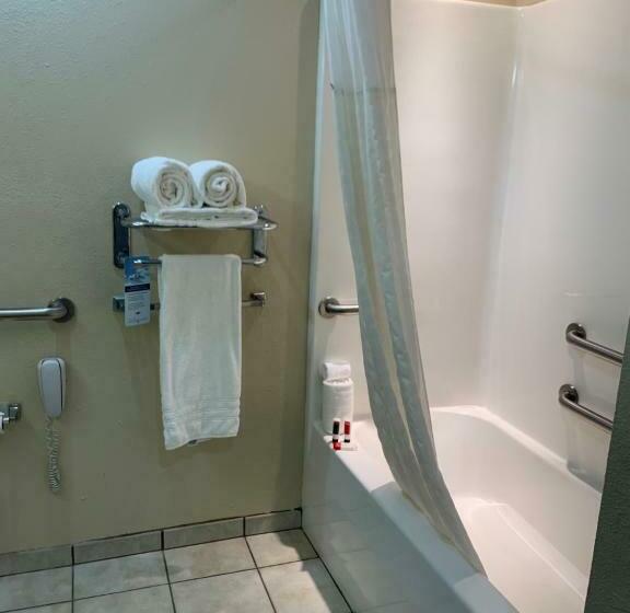 Номер Стандарт Адаптированный для Инвалидов, Microtel Inn & Suites By Wyndham Hattiesburg