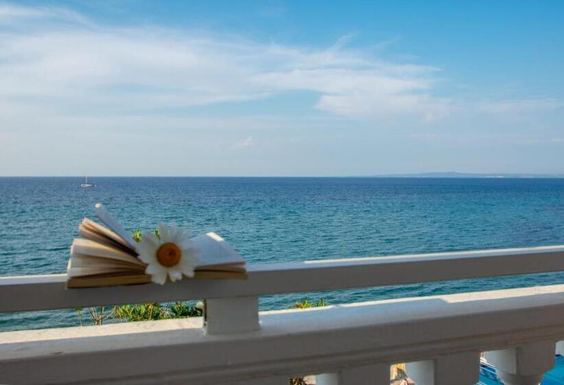اتاق استاندارد با چشم‌انداز دریا, Agoulos Beach