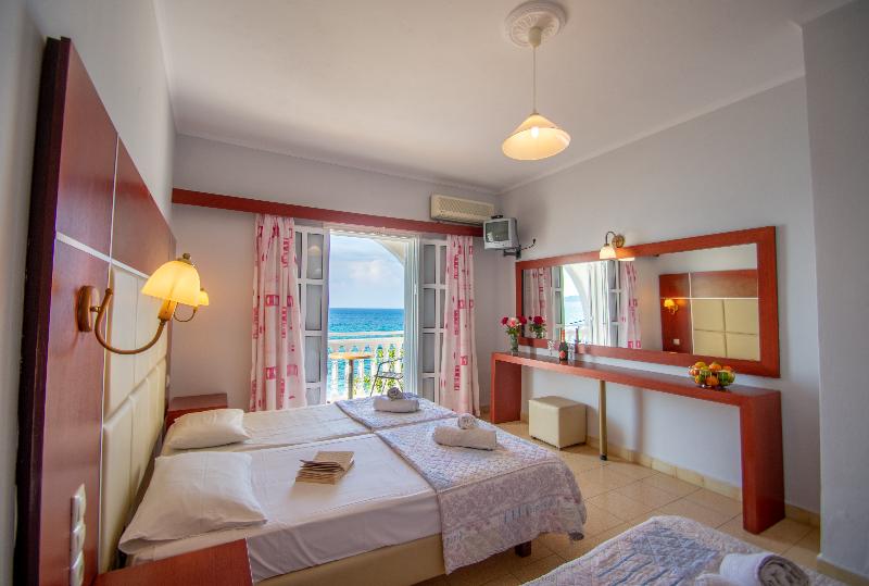 اتاق اساندارد با چشم‌انداز جانبی به دریا, Agoulos Beach