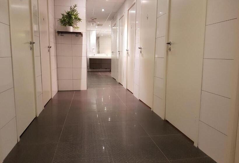 غرفة قياسية ثلاثية حمام مشترك, Vandrarhem Uppsala Centralstation