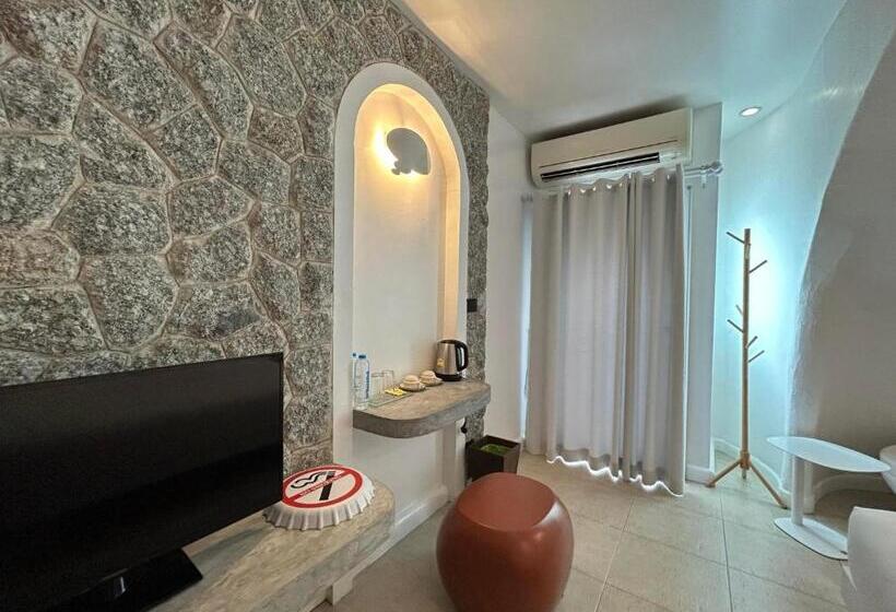 استودیوی استاندارد, Benyada Lodge   Surin Beach