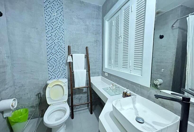 استودیوی استاندارد, Benyada Lodge   Surin Beach