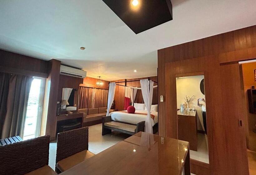 سوییت جونیور, Benyada Lodge   Surin Beach