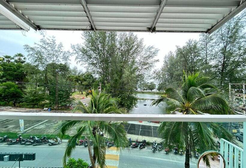 سوییت جونیور, Benyada Lodge   Surin Beach