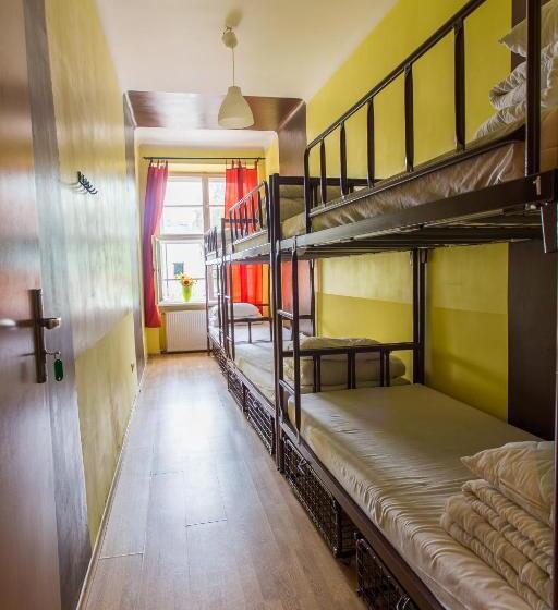 Кровать в Многоместном Номере с Общей Ванной, Let S Rock Party Hostel! Age Limit From 18 Until 40!