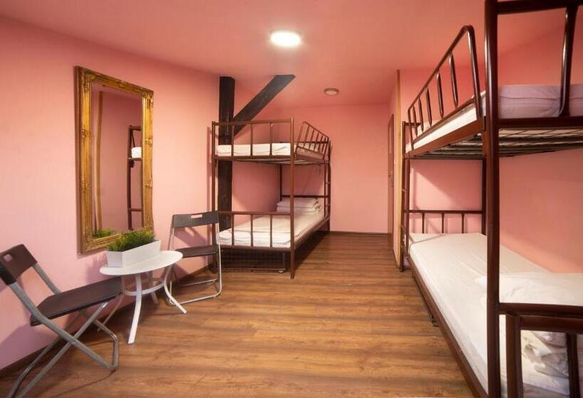 Кровать в Многоместном Номере с Общей Ванной, Let S Rock Party Hostel! Age Limit From 18 Until 40!