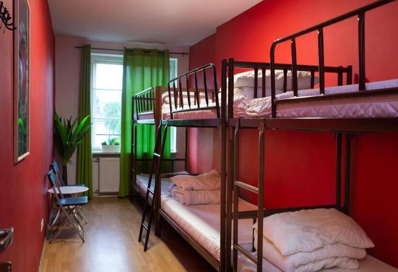 Кровать в Многоместном Номере с Общей Ванной, Let S Rock Party Hostel! Age Limit From 18 Until 40!
