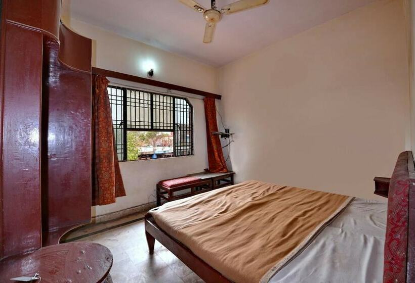 Standart Oda, Aditya Palace