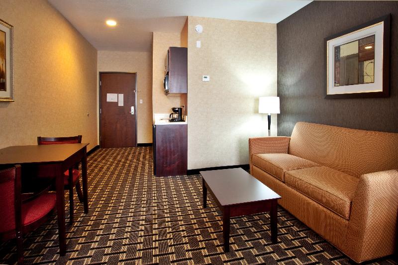 מיטת קינג בסוויטה, Holiday Inn Express Amite, An Ihg