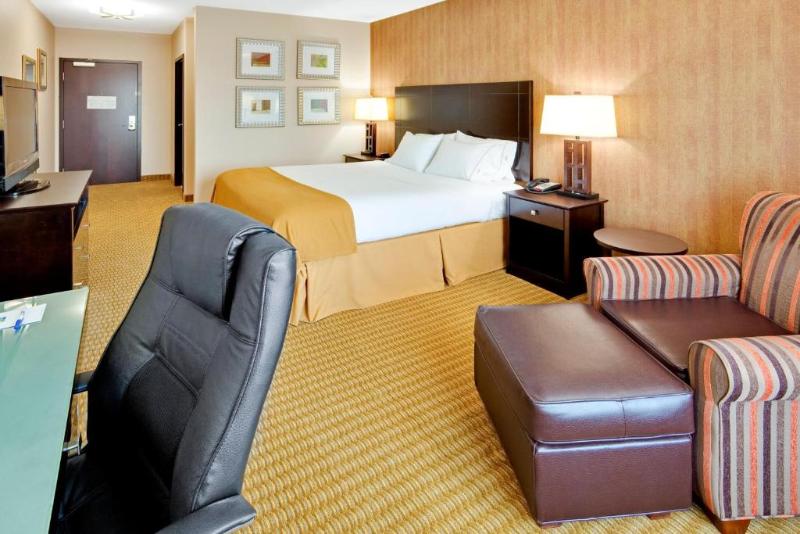 Номер Стандарт Кровать Кинг Адаптированный для Инвалидов, Holiday Inn Express Hotel & Suites Lebanon, An Ihg