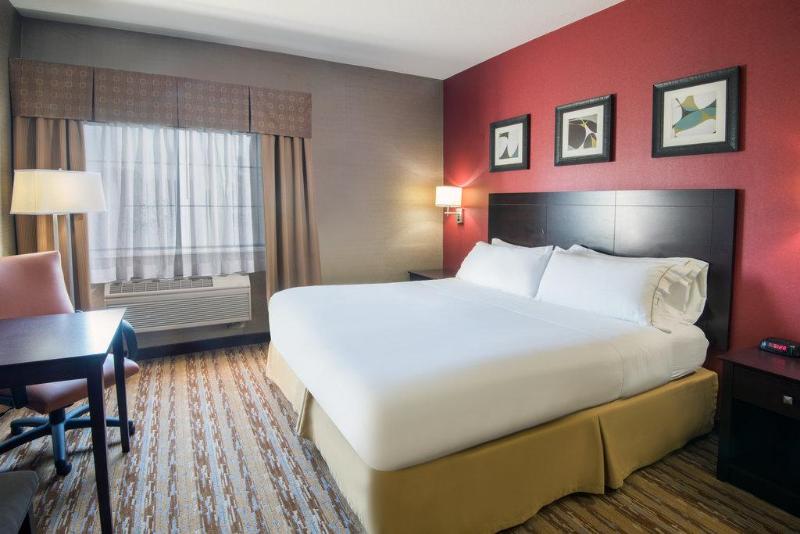 Номер Стандарт Адаптированный для Инвалидов, Holiday Inn Express Hotel & Suites Wauseon, An Ihg