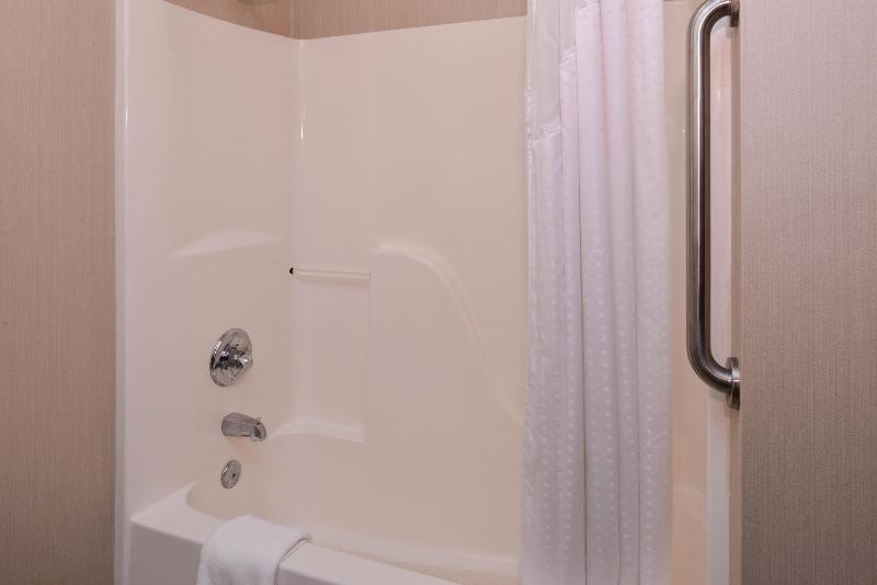 장애인을 위한 퀸사이즈 스탠다드 룸, Holiday Inn Express Hotel & Suites Youngstown   North Lima/boardman, An Ihg
