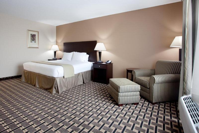 Номер Стандарт Кровать Кинг Адаптированный для Инвалидов, Holiday Inn Express Pembroke, An Ihg