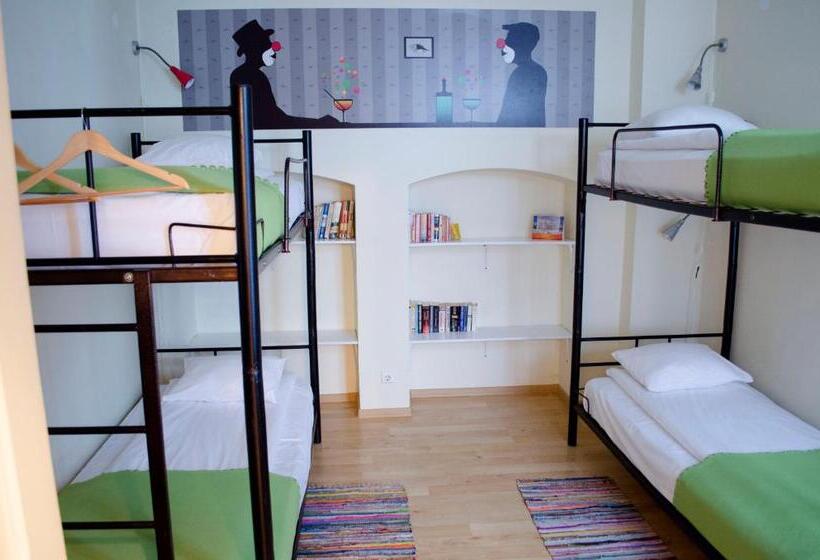 تختخواب در اتاق مشترک, Red Nose Hostel With Self Check In