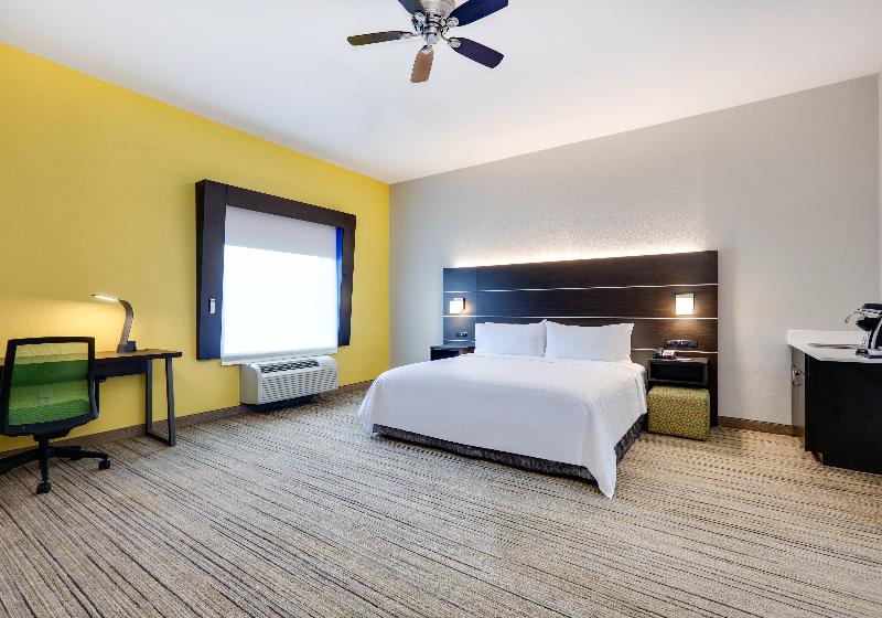 Люкс Кровать Кинг, Holiday Inn Express Hotel & Suites Cleburne, An Ihg
