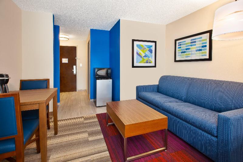 Люкс Кровать Кинг, Holiday Inn Express Hotel & Suites Warrenton, An Ihg