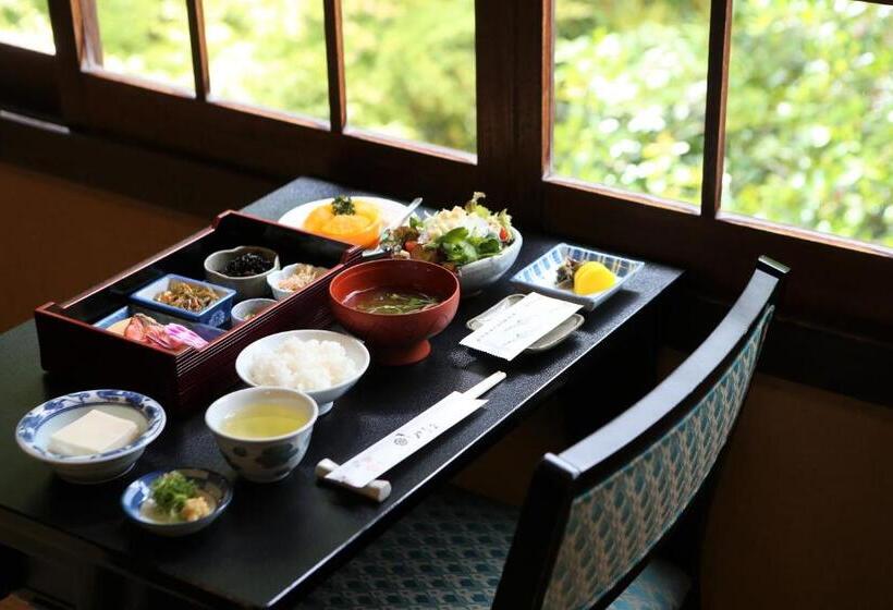 4인용 스탠다드 룸, Momijiya Honkan Takaosansou