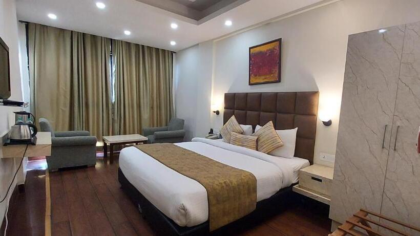 Номер Стандарт Вид на Горы, Tulip Inn Green Castle Mall Road
