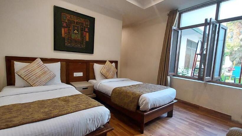 Семейный Номер, Tulip Inn Green Castle Mall Road