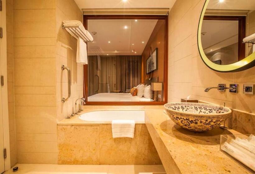 اتاق استاندارد با تخت بزرگ, Phuket Panwa Beachfront Resort