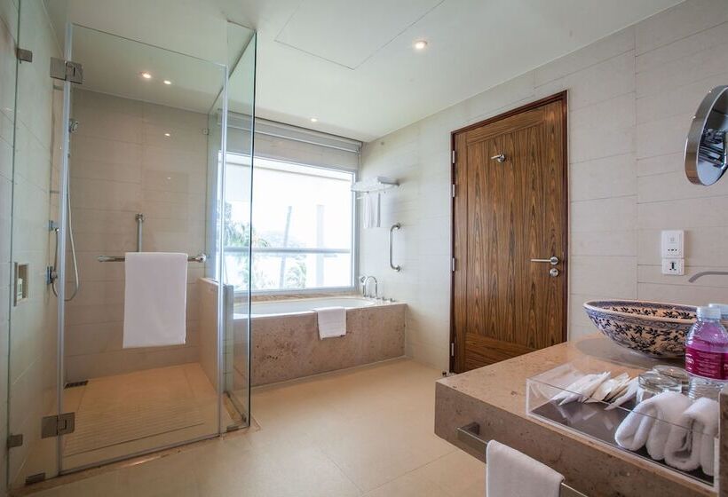 سوئیت کلاسیک, Phuket Panwa Beachfront Resort