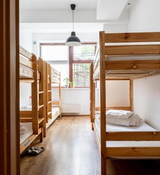 سرير فى غرفة مشتركه, Target Hostel