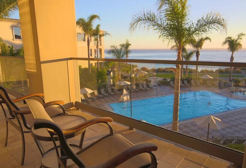 Люкс Вид на Бассейн, Dolphin Bay Resort And Spa